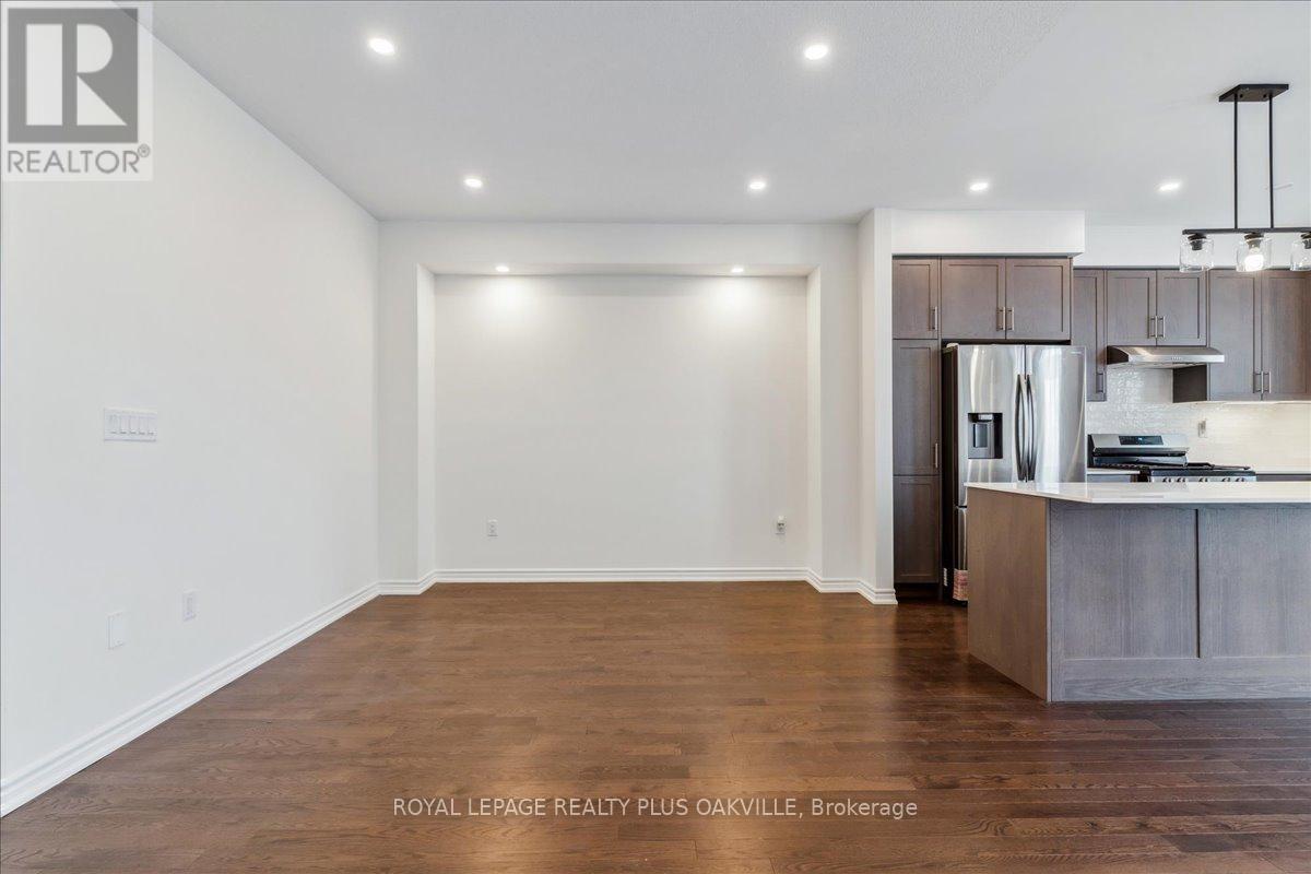 442 Bergamot Avenue, Milton, Ontario  L9E 1T8 - Photo 10 - W12653066