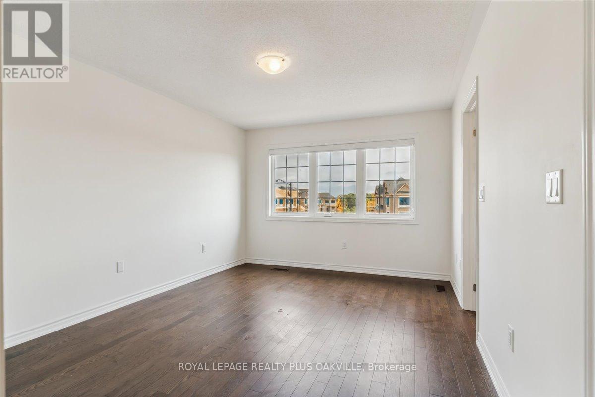 442 Bergamot Avenue, Milton, Ontario  L9E 1T8 - Photo 18 - W12653066