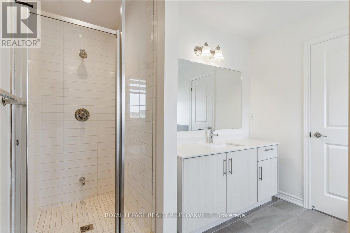 442 Bergamot Avenue, Milton, Ontario  L9E 1T8 - Photo 22 - W12653066