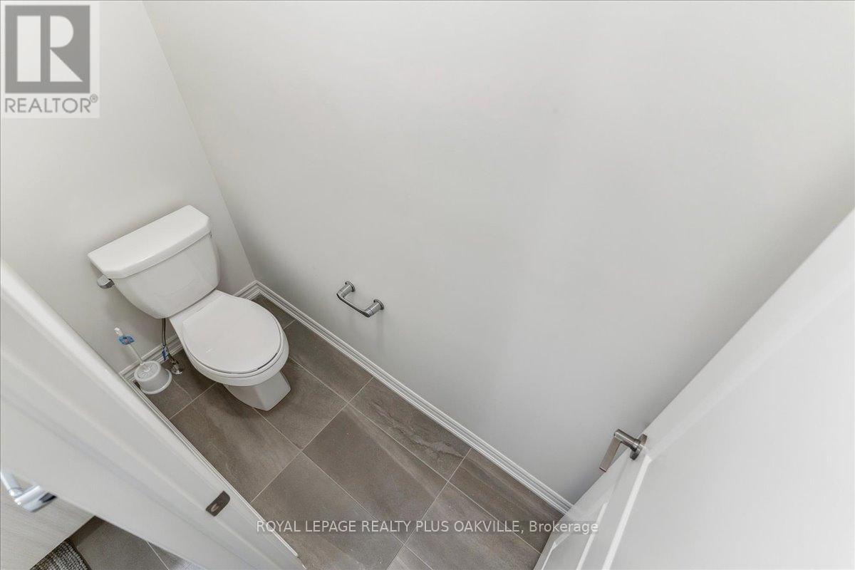 442 Bergamot Avenue, Milton, Ontario  L9E 1T8 - Photo 28 - W12653066