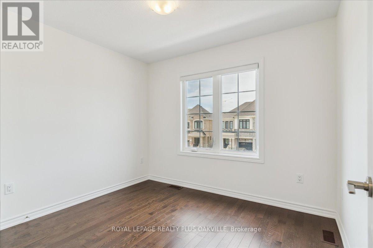 442 Bergamot Avenue, Milton, Ontario  L9E 1T8 - Photo 32 - W12653066