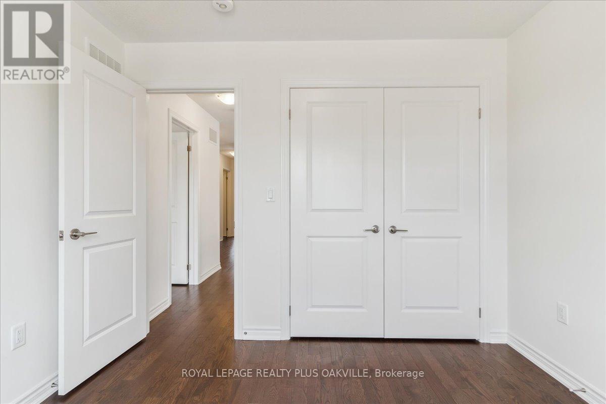 442 Bergamot Avenue, Milton, Ontario  L9E 1T8 - Photo 33 - W12653066