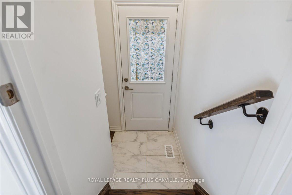 442 Bergamot Avenue, Milton, Ontario  L9E 1T8 - Photo 35 - W12653066