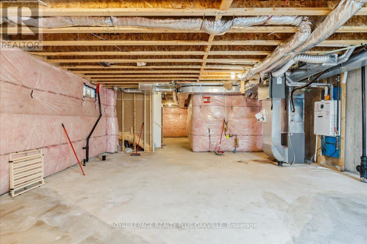 442 Bergamot Avenue, Milton, Ontario  L9E 1T8 - Photo 37 - W12653066