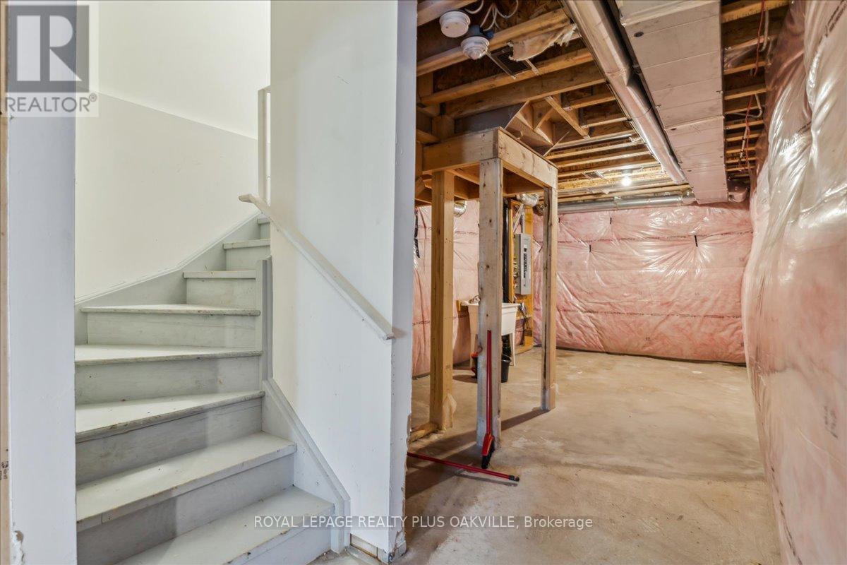 442 Bergamot Avenue, Milton, Ontario  L9E 1T8 - Photo 38 - W12653066