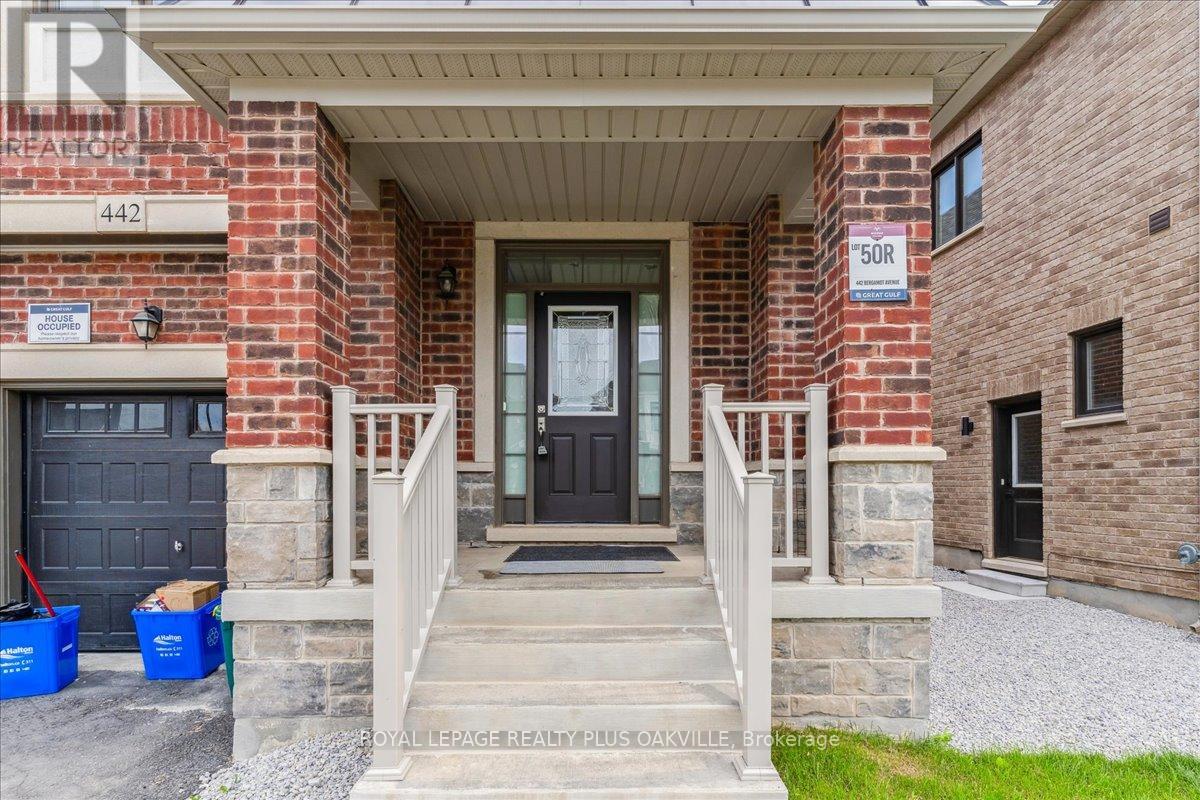 442 Bergamot Avenue, Milton, Ontario  L9E 1T8 - Photo 4 - W12653066