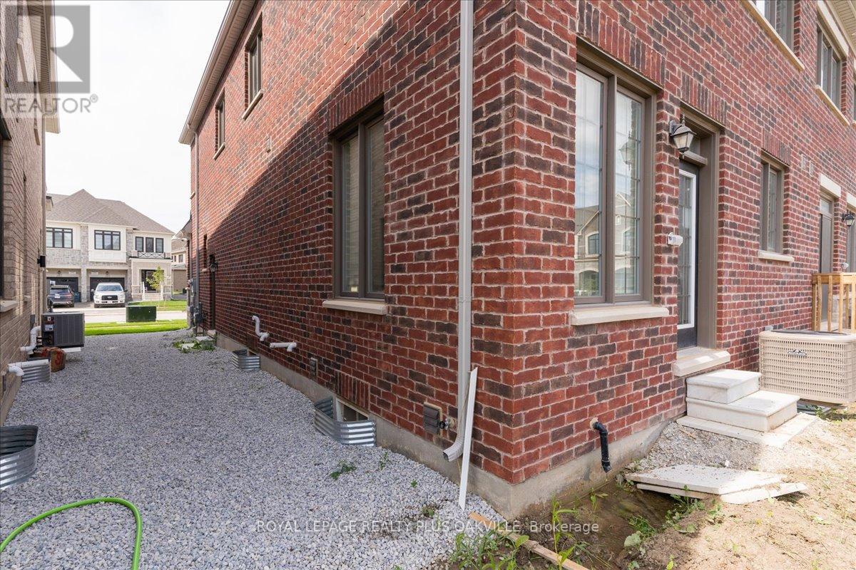 442 Bergamot Avenue, Milton, Ontario  L9E 1T8 - Photo 40 - W12653066