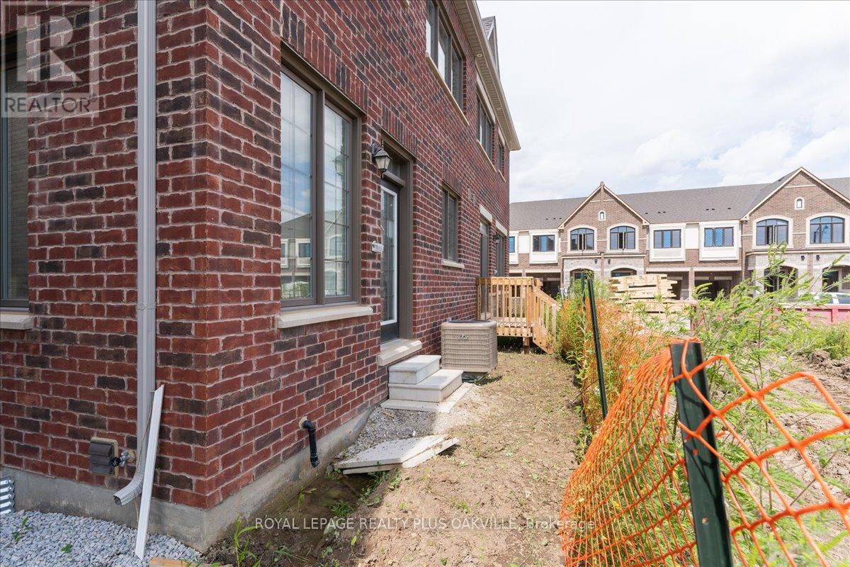 442 Bergamot Avenue, Milton, Ontario  L9E 1T8 - Photo 42 - W12653066