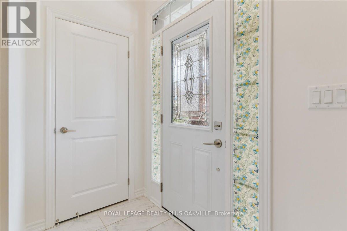 442 Bergamot Avenue, Milton, Ontario  L9E 1T8 - Photo 5 - W12653066