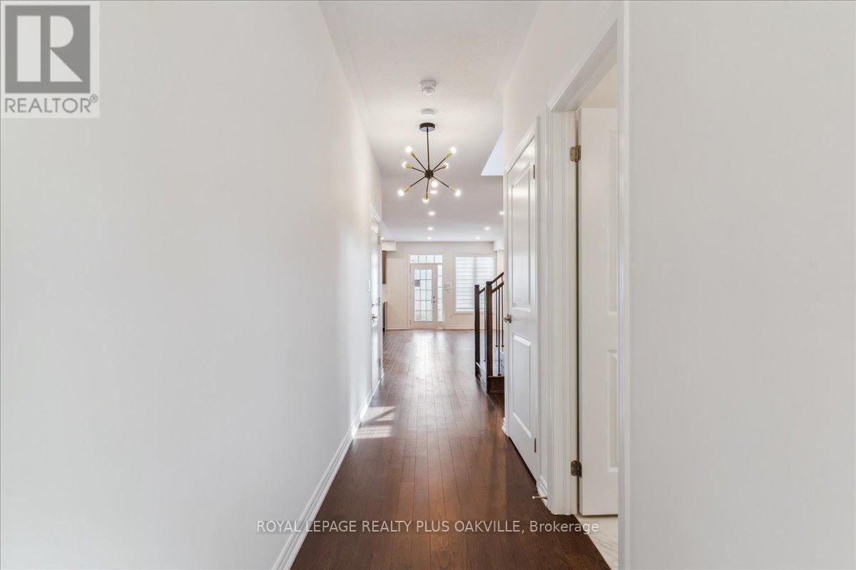 442 Bergamot Avenue, Milton, Ontario  L9E 1T8 - Photo 6 - W12653066