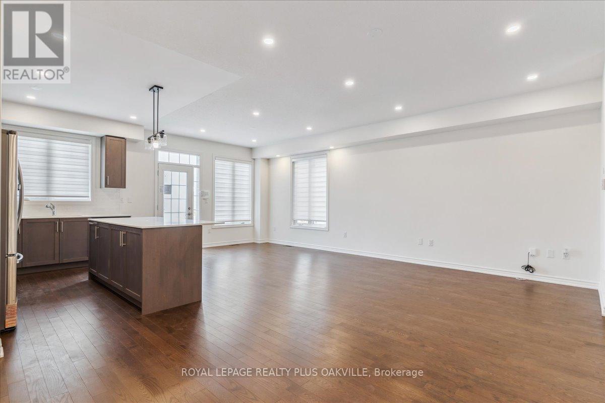 442 Bergamot Avenue, Milton, Ontario  L9E 1T8 - Photo 8 - W12653066