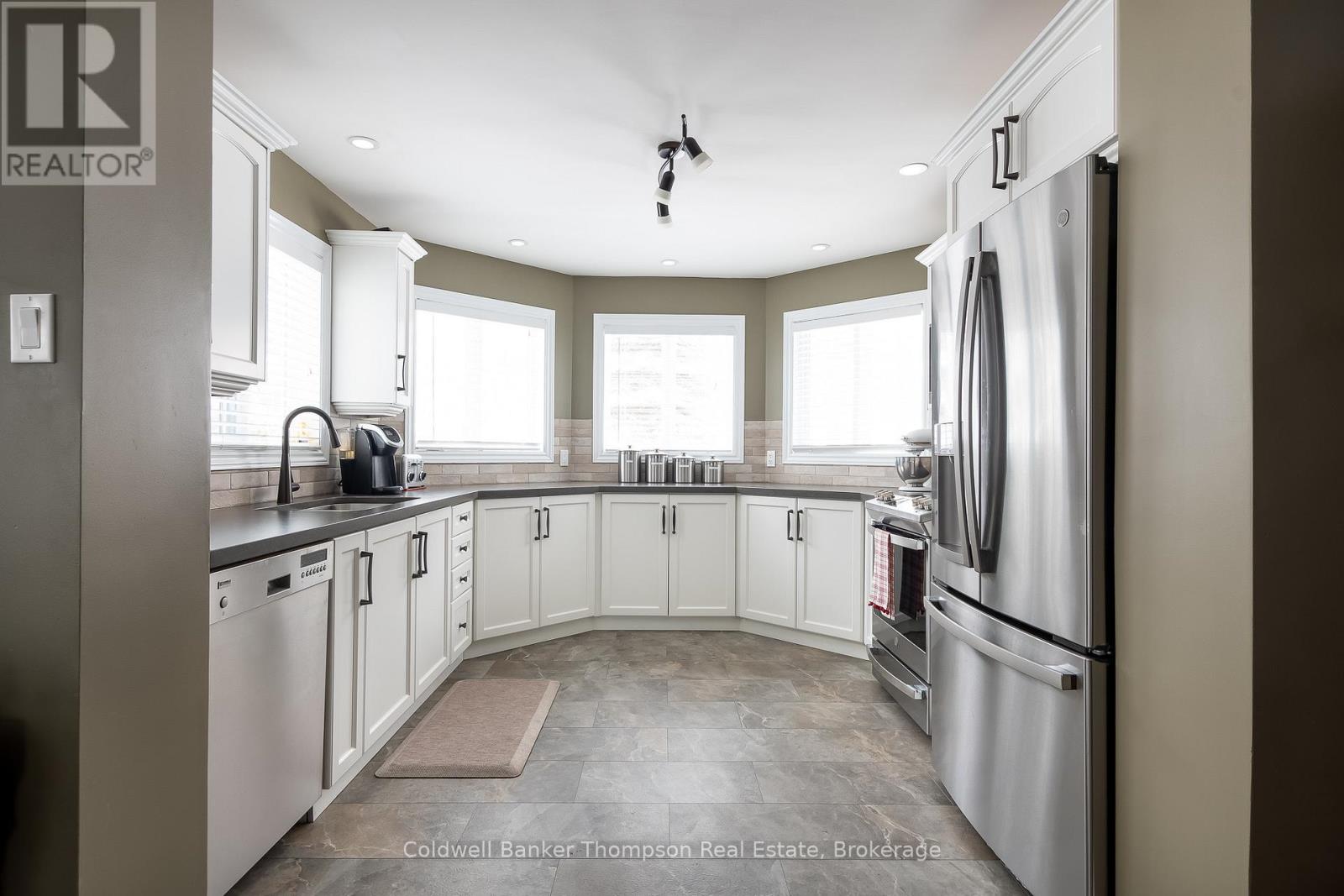 30 Deerfoot Trail, Huntsville, Ontario  P1H 0A6 - Photo 13 - X12456009