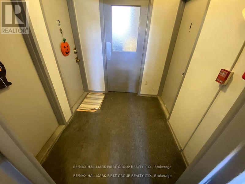 11 Fairbanks Street, Oshawa (Central), Ontario  L1H 2L7 - Photo 4 - E12653136