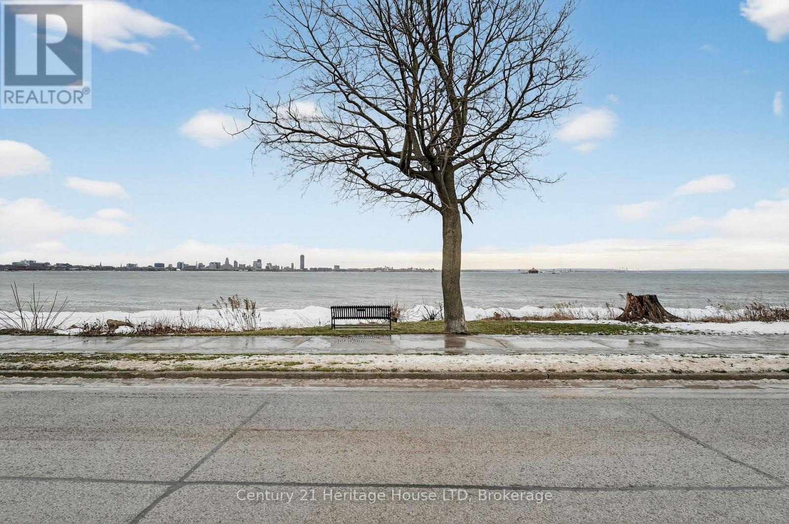 500 Lakeshore Road, Fort Erie, Ontario  L2A 1B5 - Photo 2 - X12603774