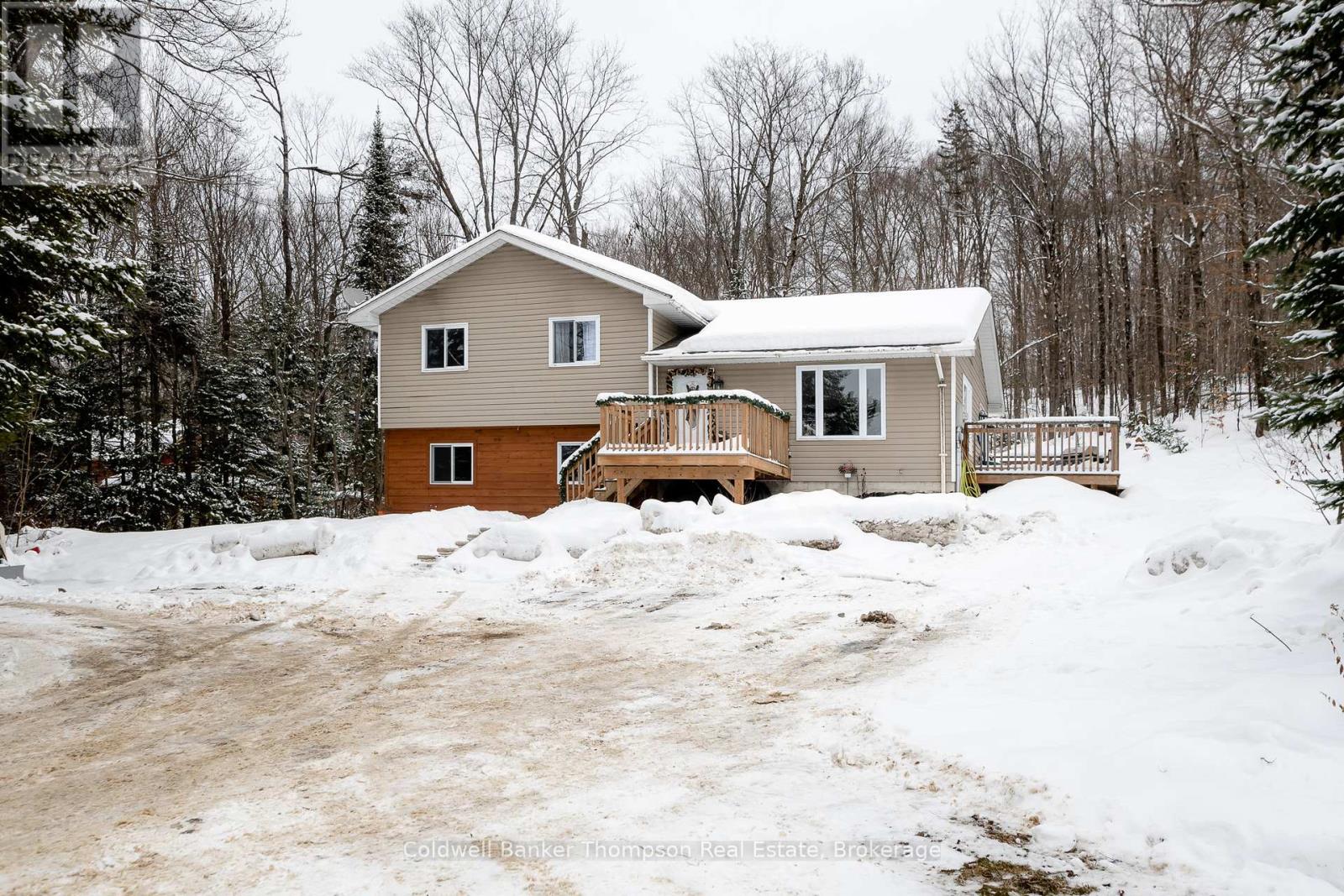 <div class="slider-price">$635,900</div><p>751 Old Muskoka Road, Huntsville, Ontario</p>