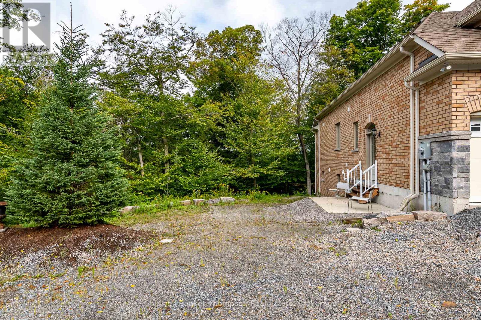 16 Deerfoot Trail, Huntsville, Ontario  P1H 0A6 - Photo 43 - X12428732