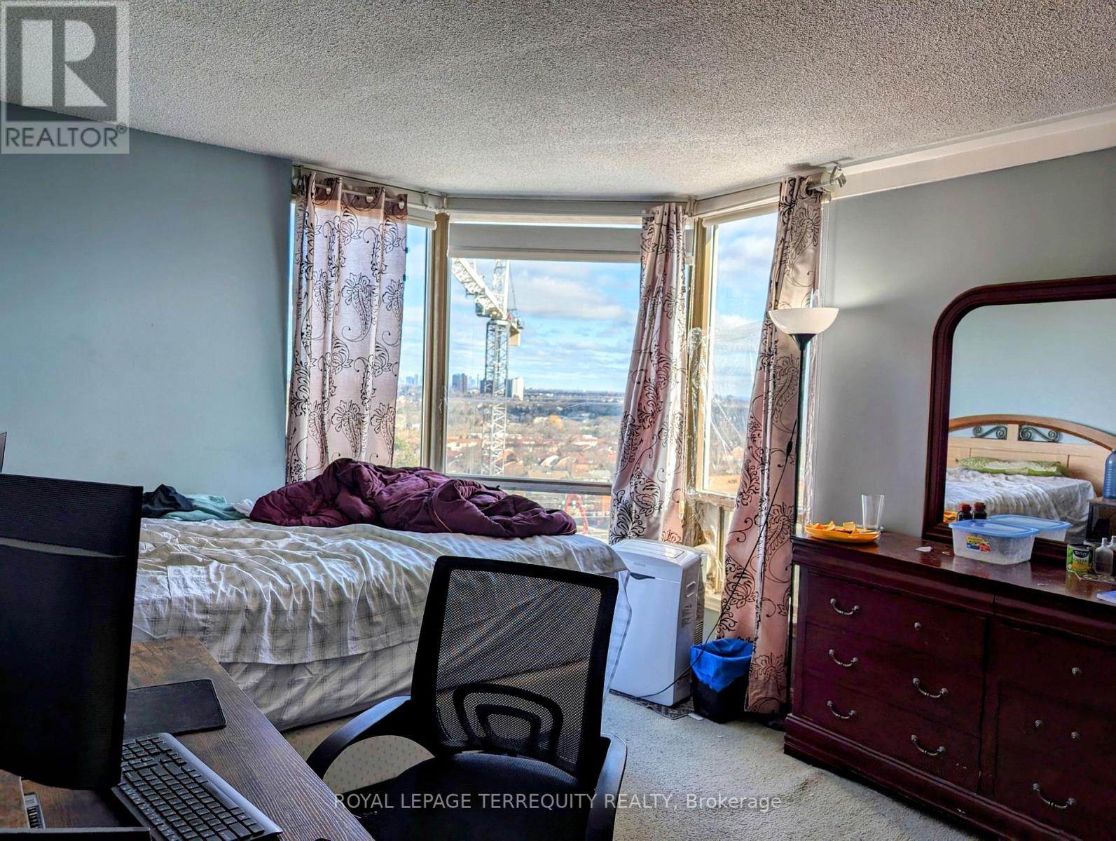 1002 - 25 Fairview Road W, Mississauga, Ontario  L5B 3Y8 - Photo 5 - W12653130