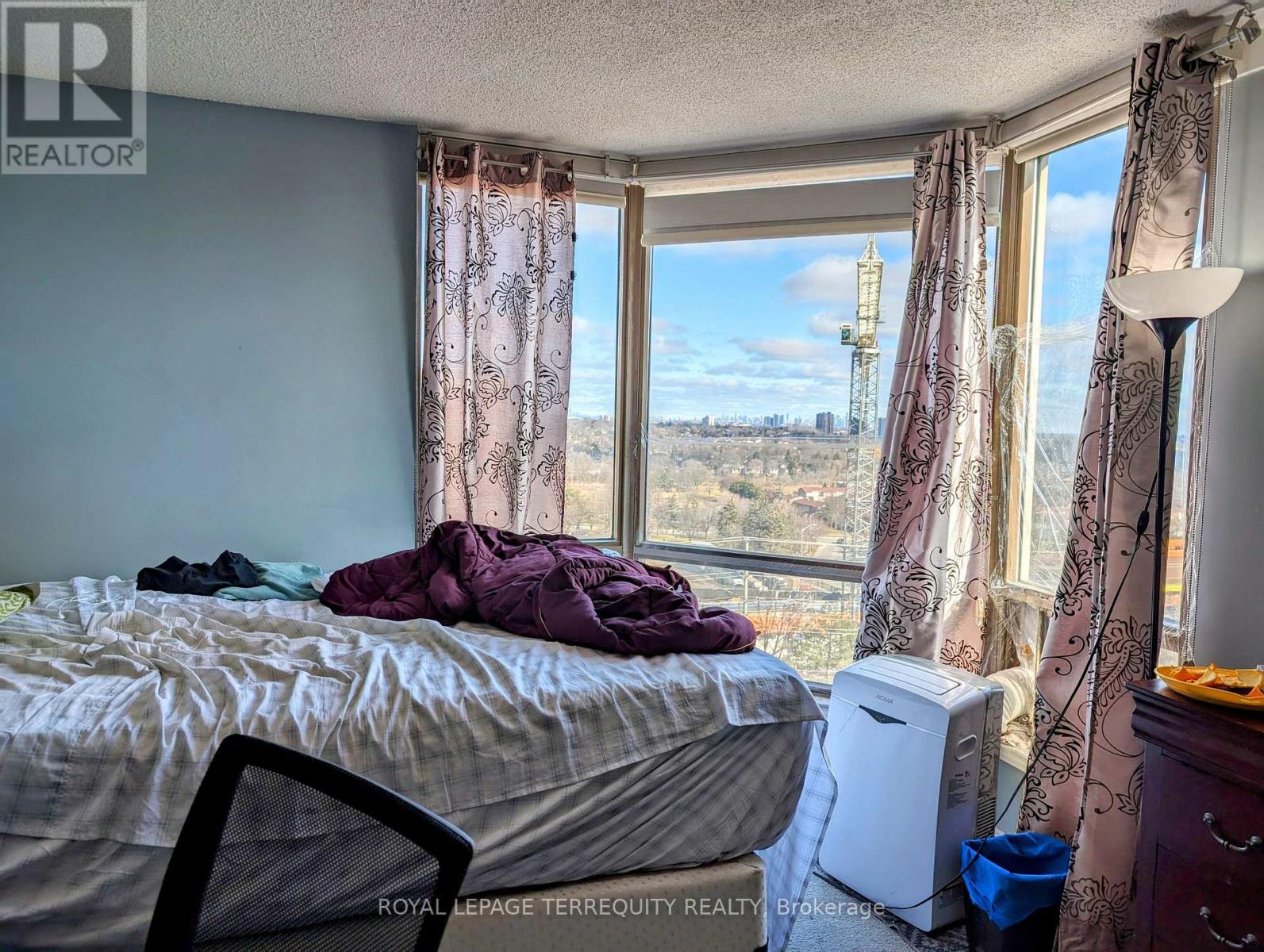 1002 - 25 Fairview Road W, Mississauga, Ontario  L5B 3Y8 - Photo 6 - W12653130