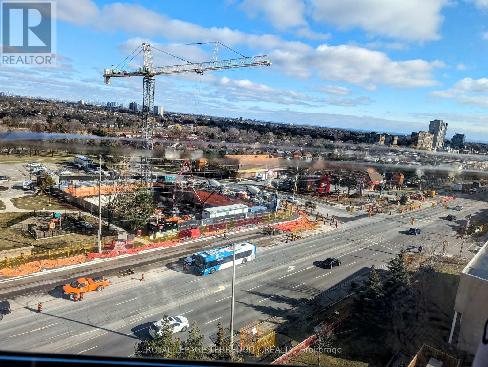 1002 - 25 Fairview Road W, Mississauga, Ontario  L5B 3Y8 - Photo 7 - W12653130