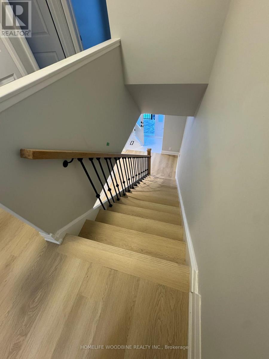 Main - 29 Habitant Drive, Toronto, Ontario  M9M 2N7 - Photo 8 - W12653142