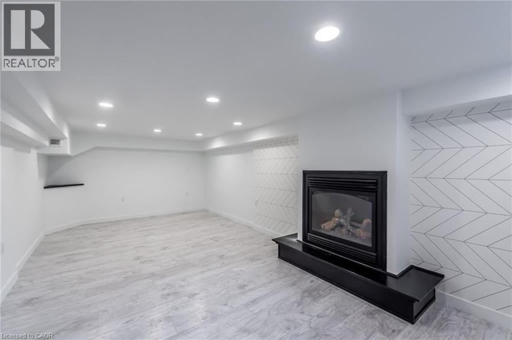 257 East 17th Street Unit# Lower, Hamilton, Ontario  L9A 4M6 - Photo 4 - 40795287