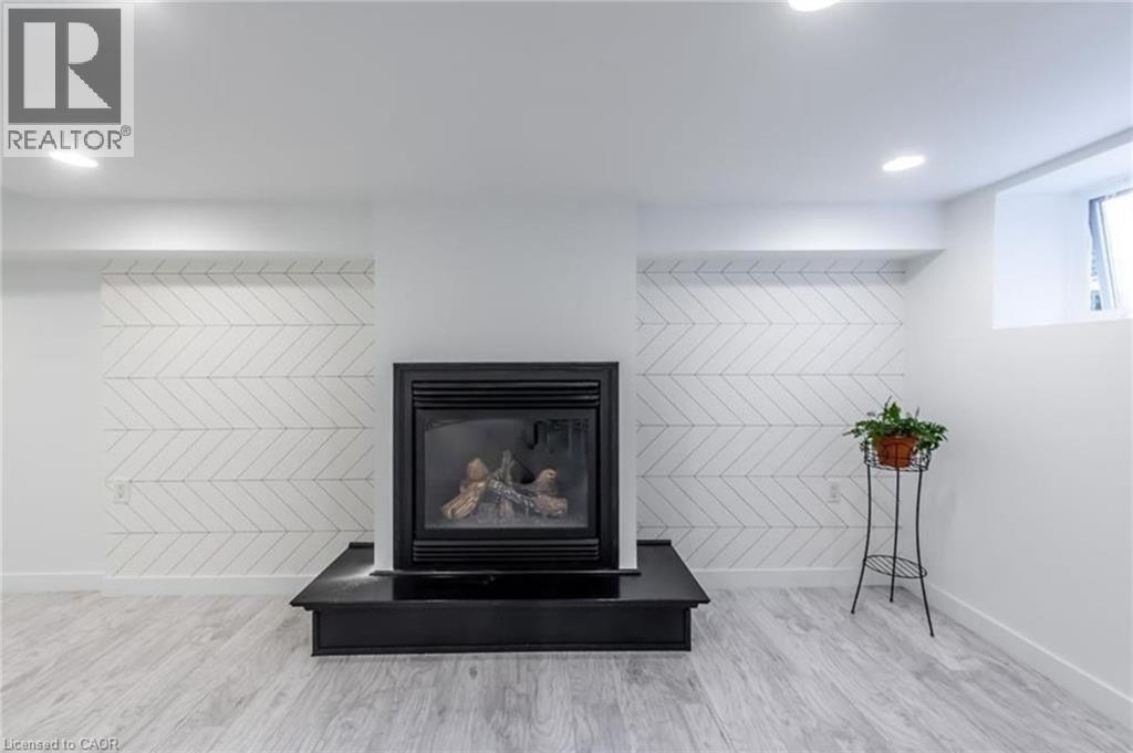 257 East 17th Street Unit# Lower, Hamilton, Ontario  L9A 4M6 - Photo 5 - 40795287