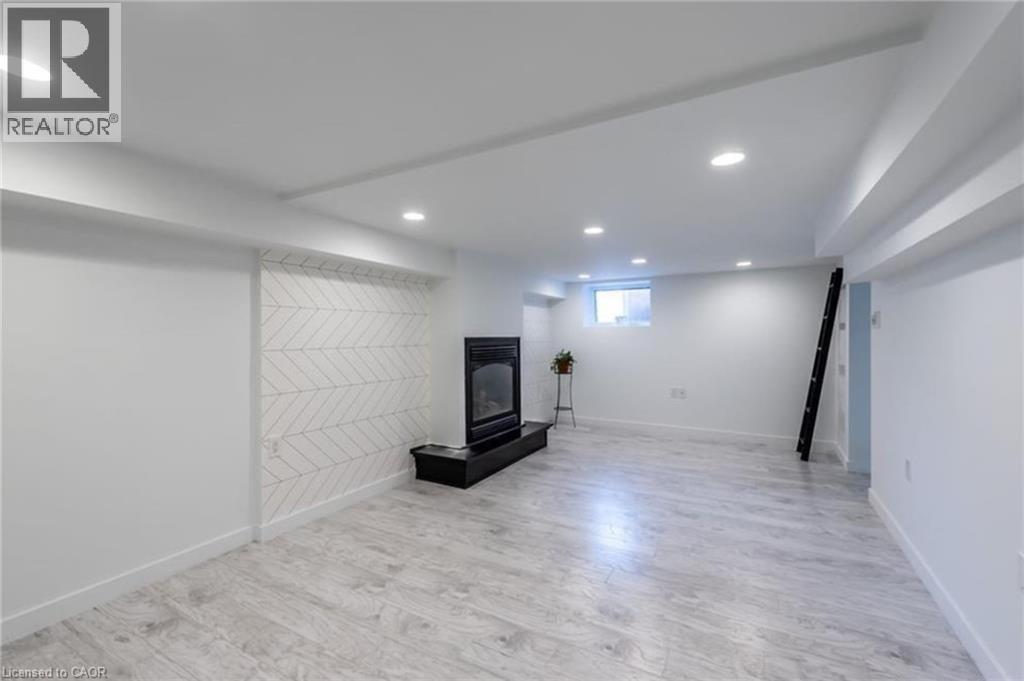 257 East 17th Street Unit# Lower, Hamilton, Ontario  L9A 4M6 - Photo 6 - 40795287