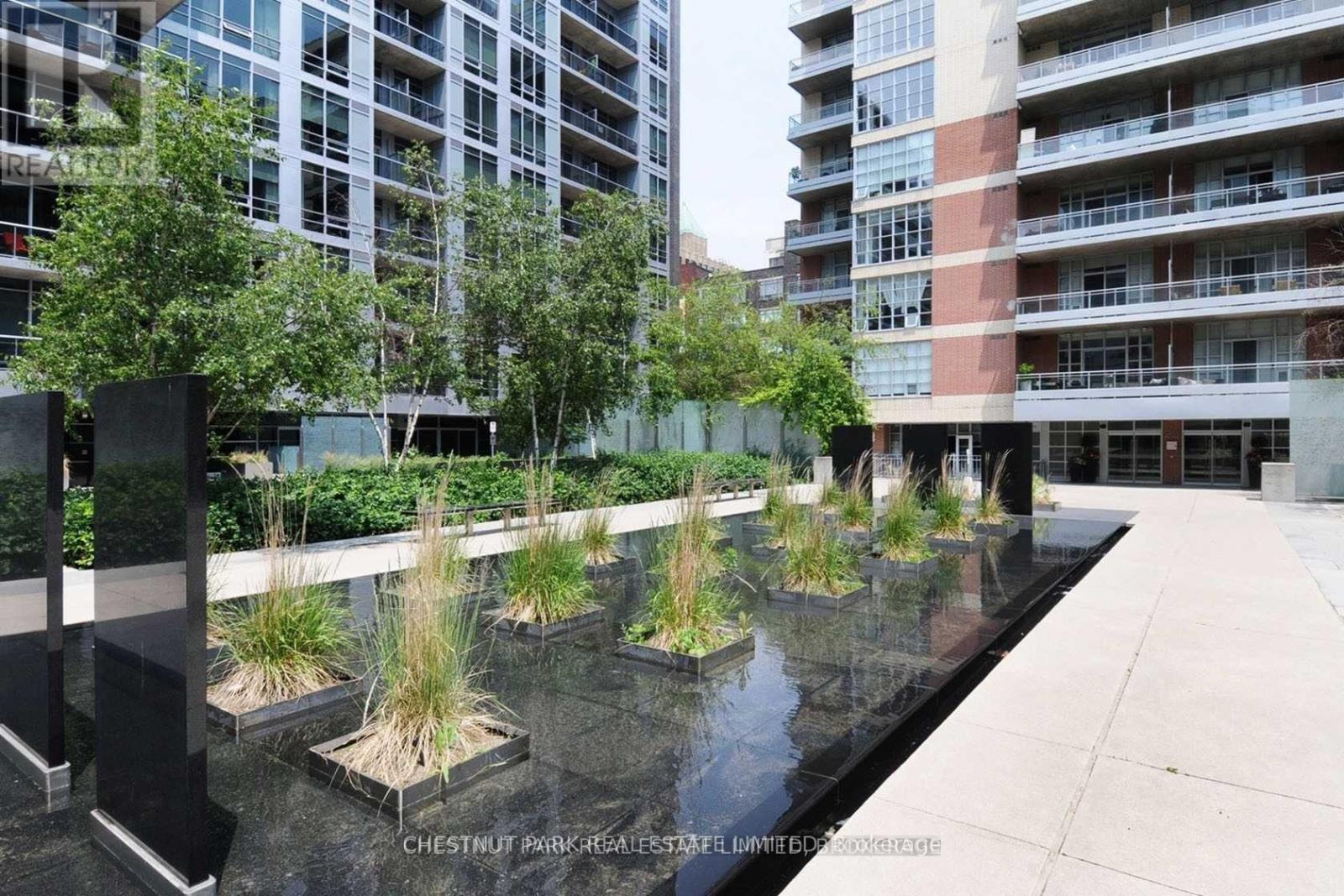 402 - 23 Brant Street, Toronto, Ontario  M5V 2L5 - Photo 3 - C12653158