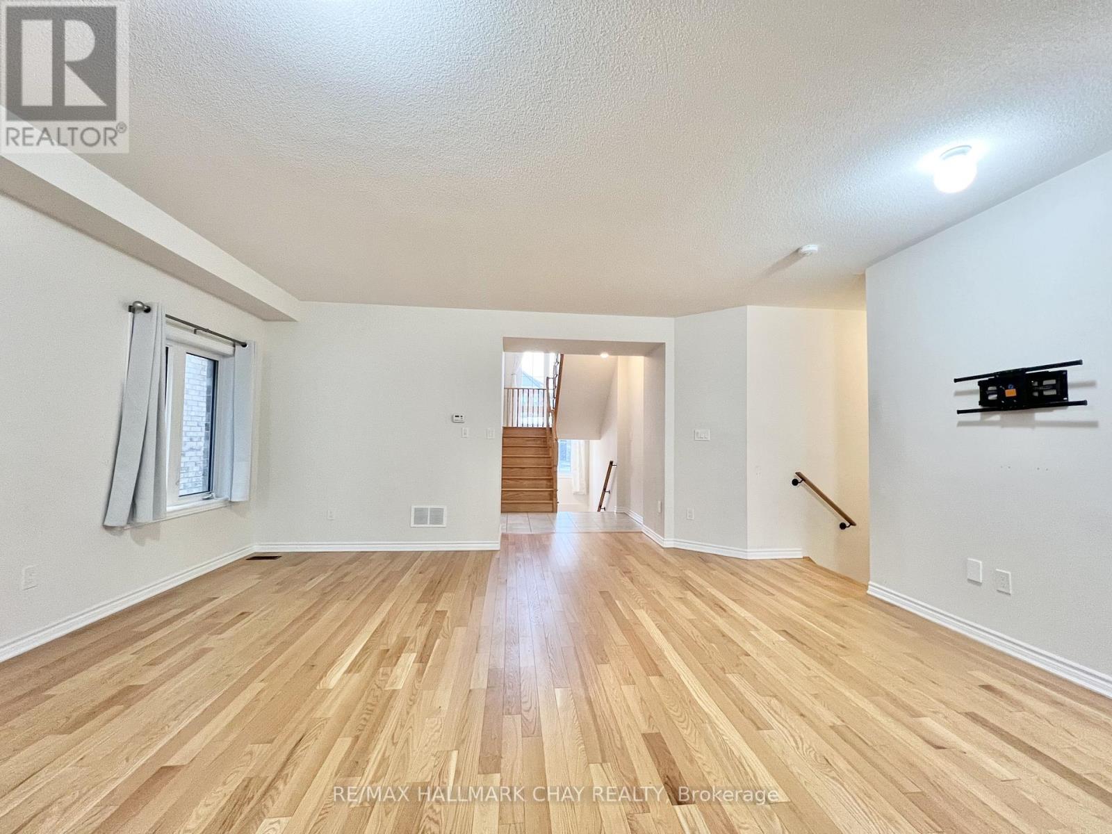 975 Barton Way, Innisfil, Ontario  L9S 0N5 - Photo 8 - N12653170