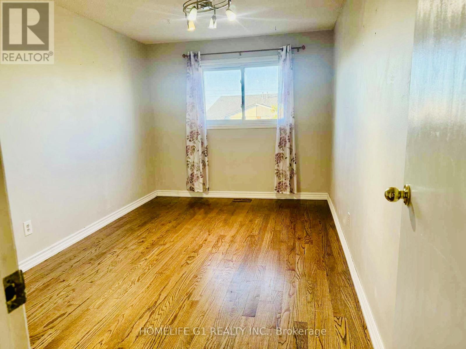 85 Simmons Boulevard, Brampton, Ontario  L6V 3V4 - Photo 5 - W12653172