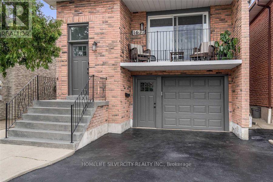 1632 Lewes Way, Mississauga, Ontario  L4W 3L2 - Photo 2 - W12653190