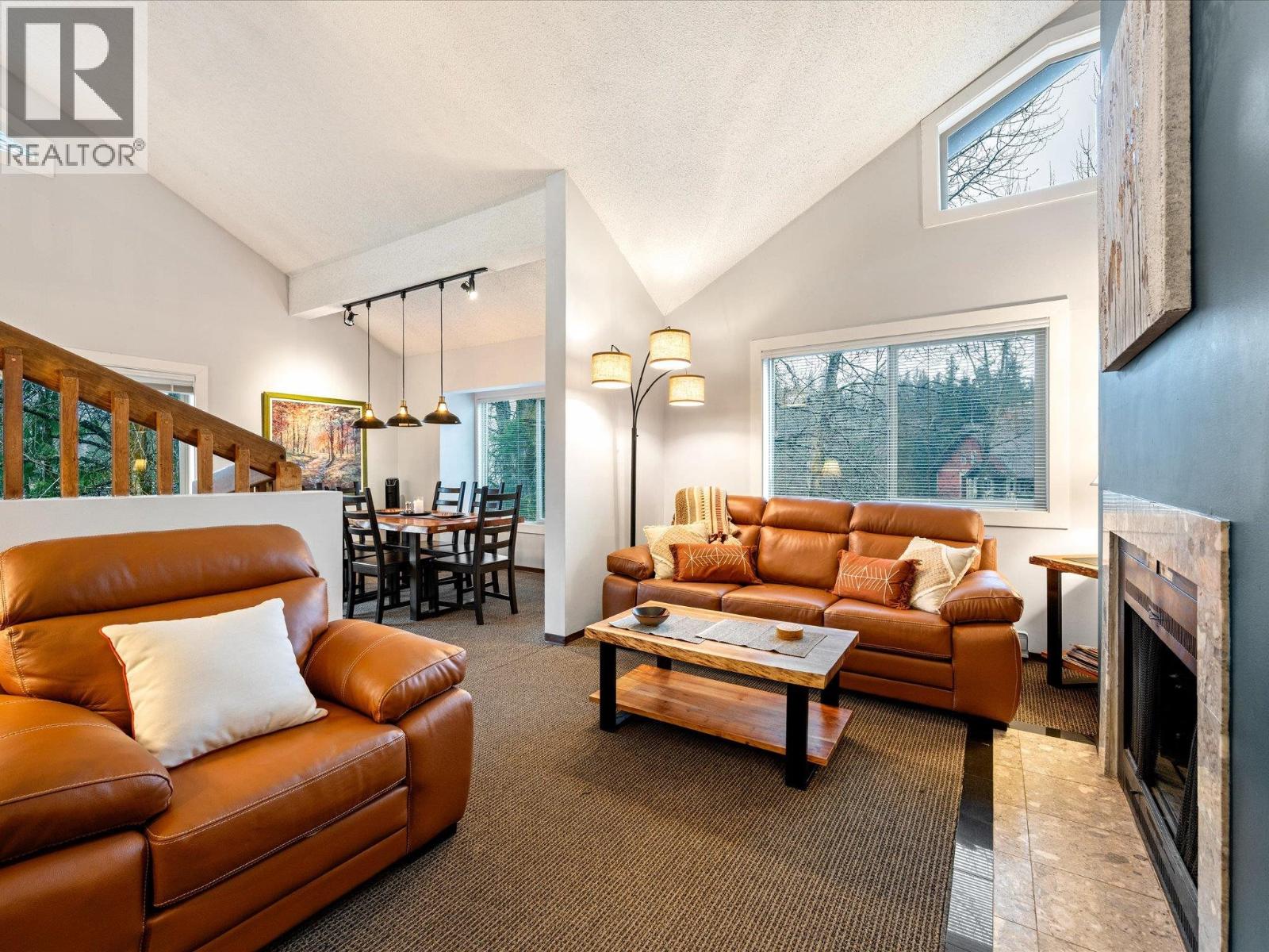 320 2021 Karen Crescent, Whistler, British Columbia  V8E 0H1 - Photo 3 - R3072658