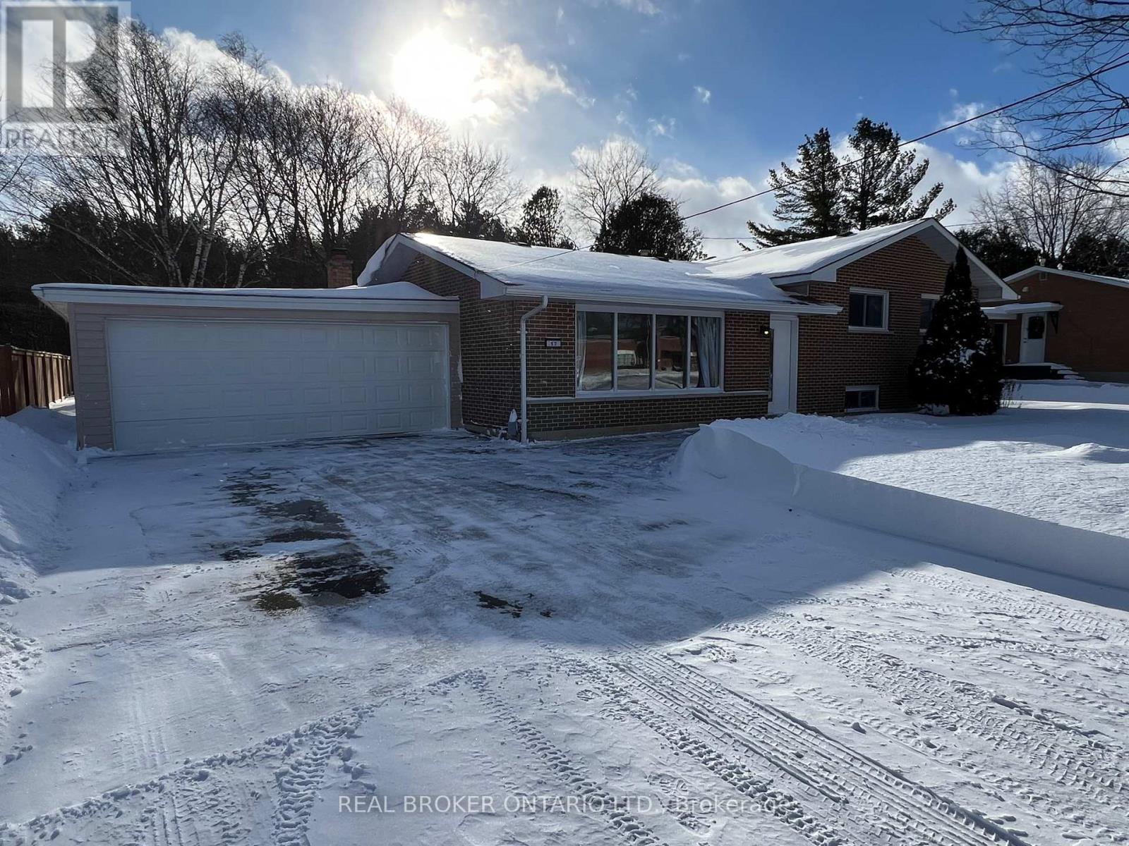 17 LOCKE AVENUE, Clearview, Ontario