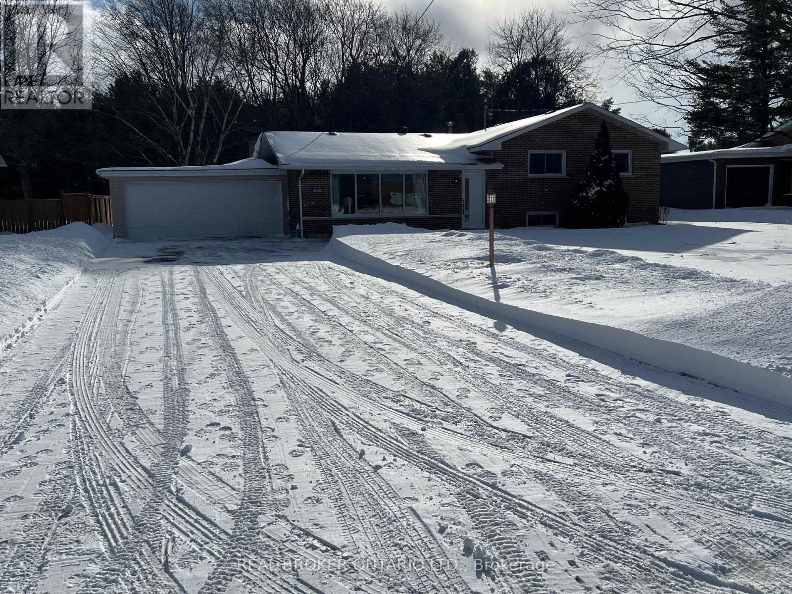 17 Locke Avenue, Clearview, Ontario  L0M 1S0 - Photo 2 - S12427999