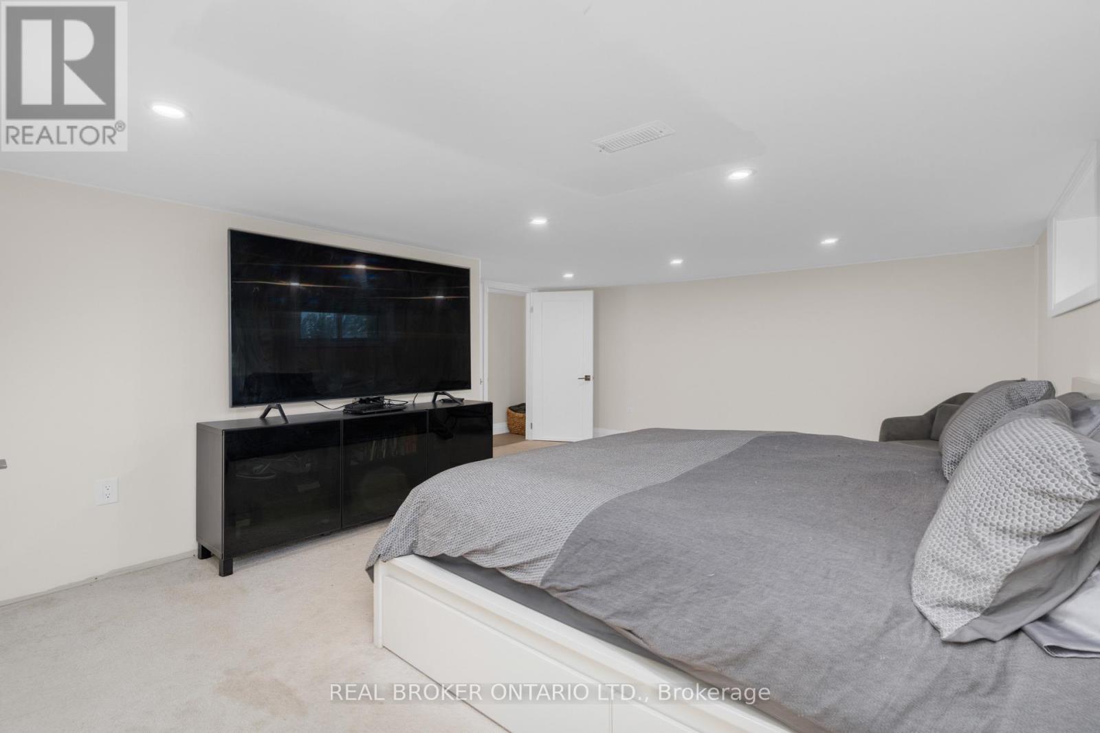 17 Locke Avenue, Clearview (Stayner), Ontario  L0M 1S0 - Photo 24 - S12427999