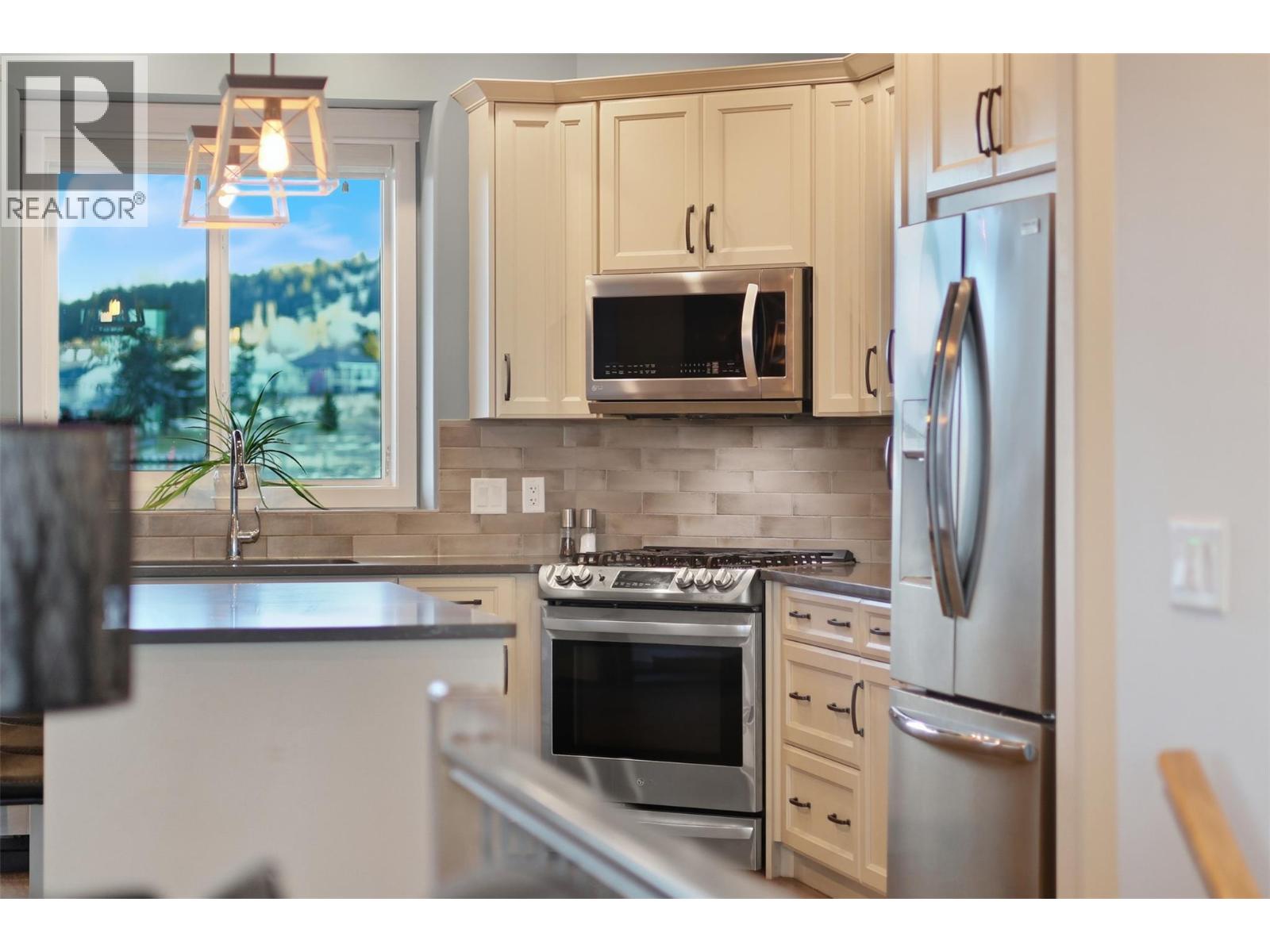 1332 Kinross Place, Kamloops, British Columbia  V1S 0B8 - Photo 13 - 10371637