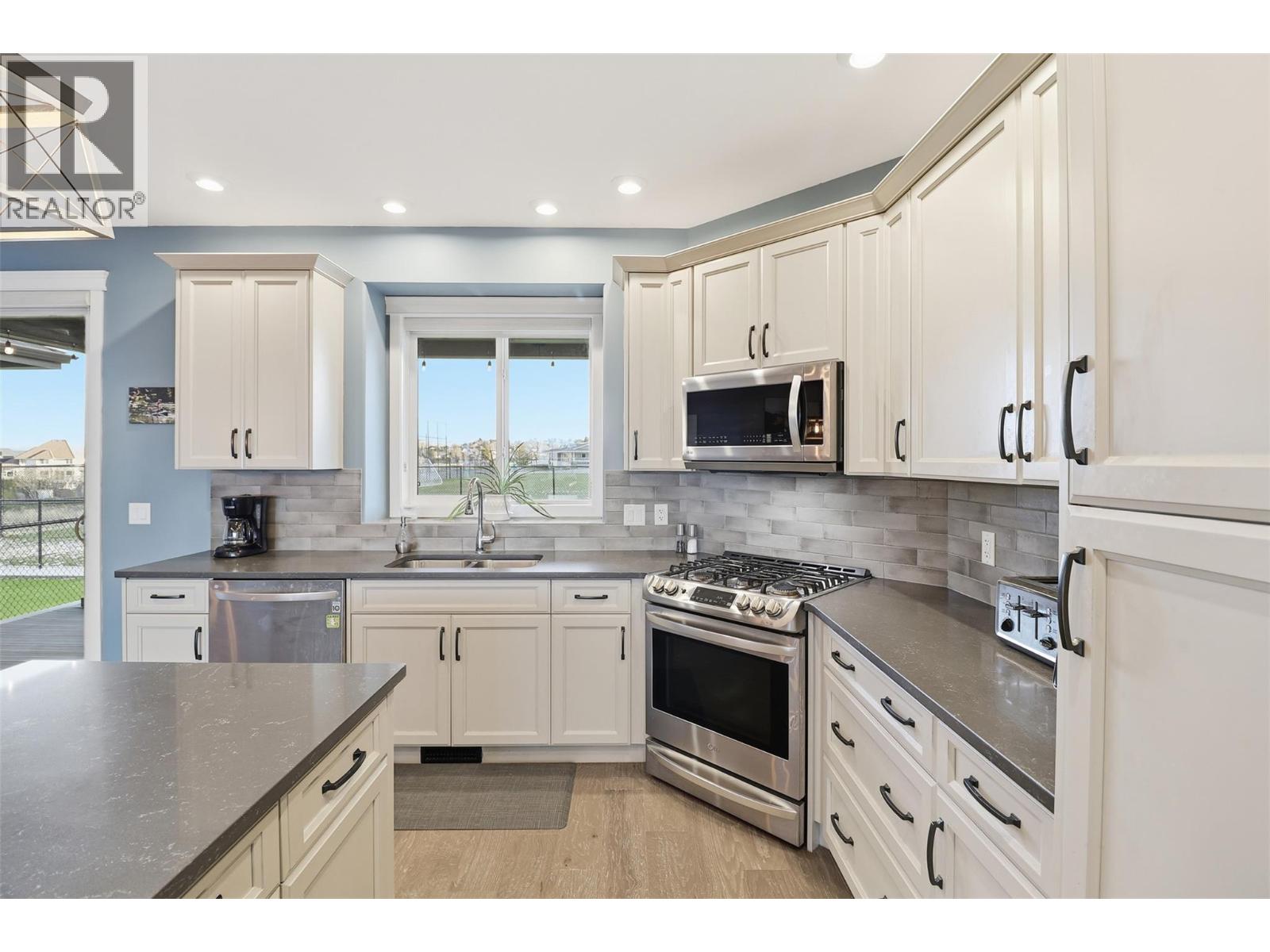 1332 Kinross Place, Kamloops, British Columbia  V1S 0B8 - Photo 12 - 10371637