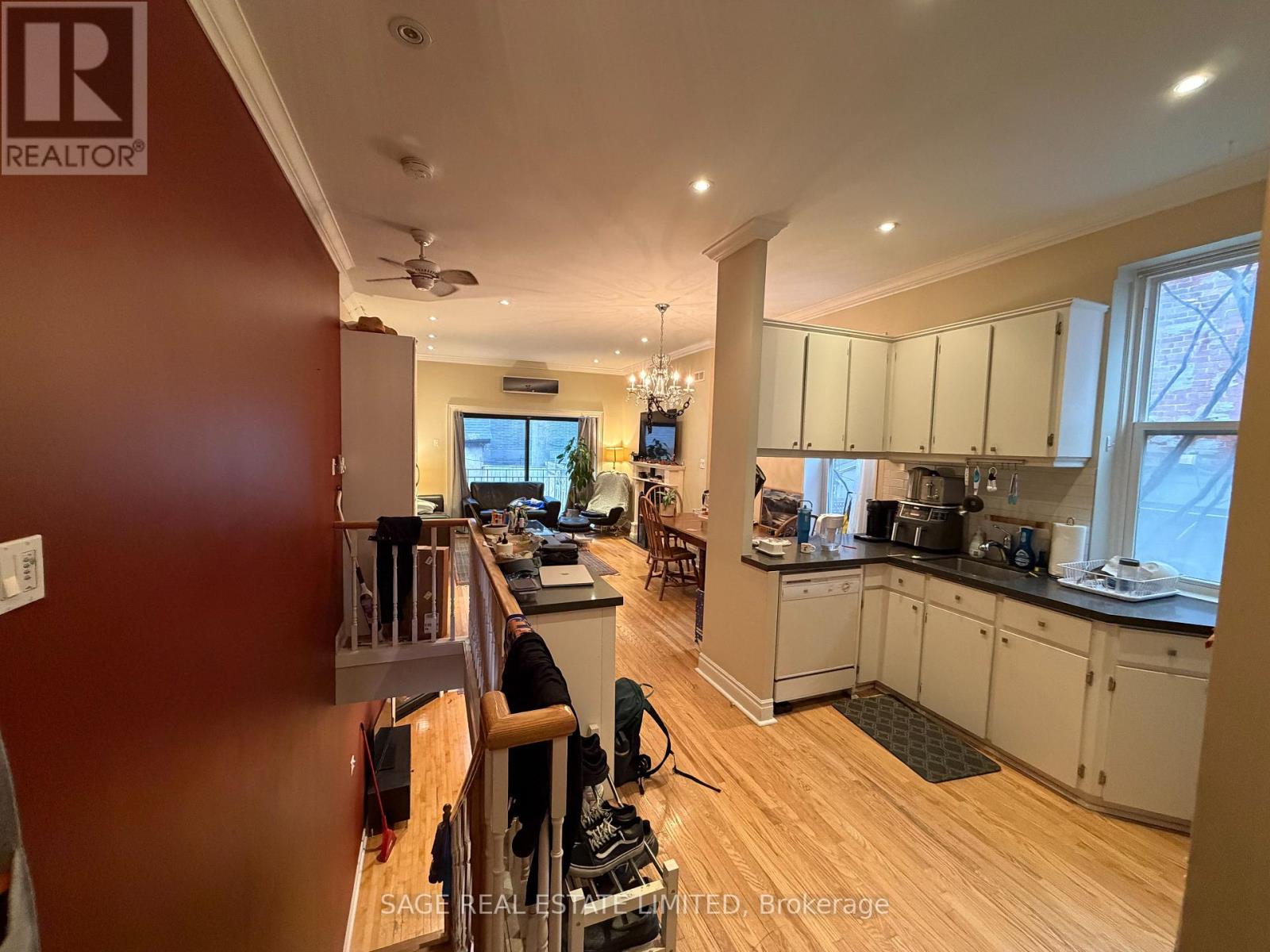 Main - 47 Stephanie Street, Toronto, Ontario  M5T 1B2 - Photo 2 - C12653196
