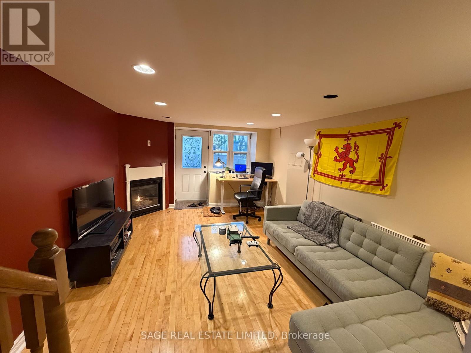 Main - 47 Stephanie Street, Toronto, Ontario  M5T 1B2 - Photo 8 - C12653196