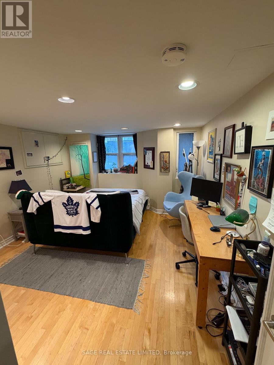 Main - 47 Stephanie Street, Toronto, Ontario  M5T 1B2 - Photo 9 - C12653196