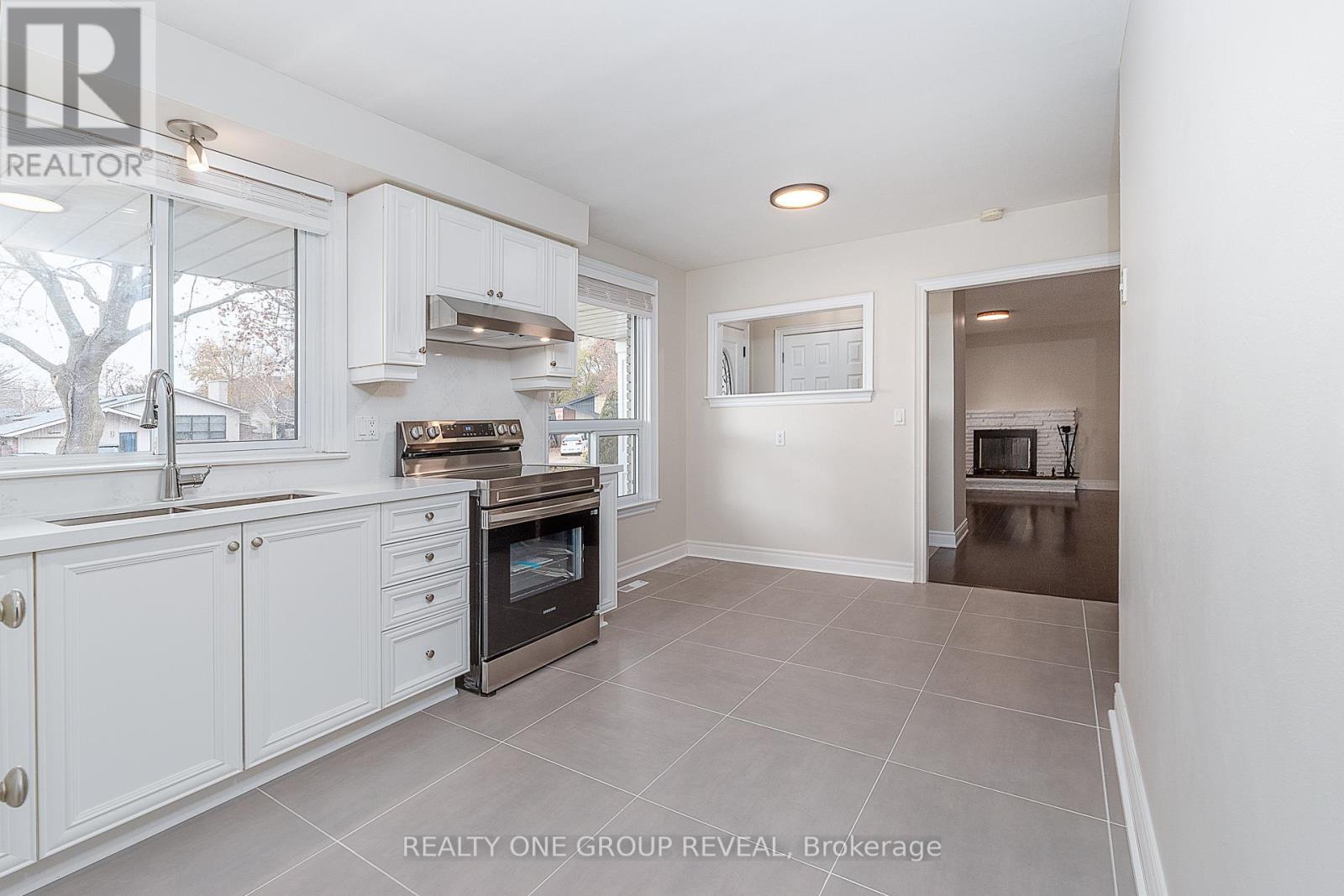 14 Taylor Road, Ajax (South East), Ontario  L1S 2X4 - Photo 8 - E12653220