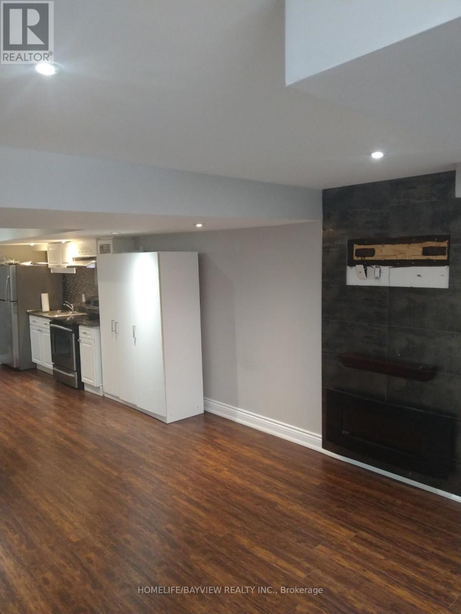 129 Matthewson Avenue, Bradford West Gwillimbury, Ontario  L3Z 0P3 - Photo 4 - N12653246