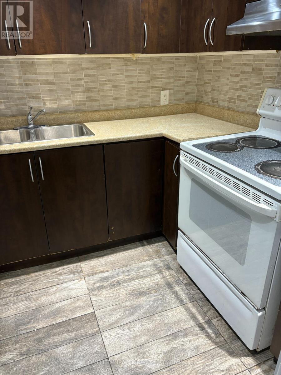 44 Altura Way, Brampton, Ontario  L6P 1A4 - Photo 13 - W12653224