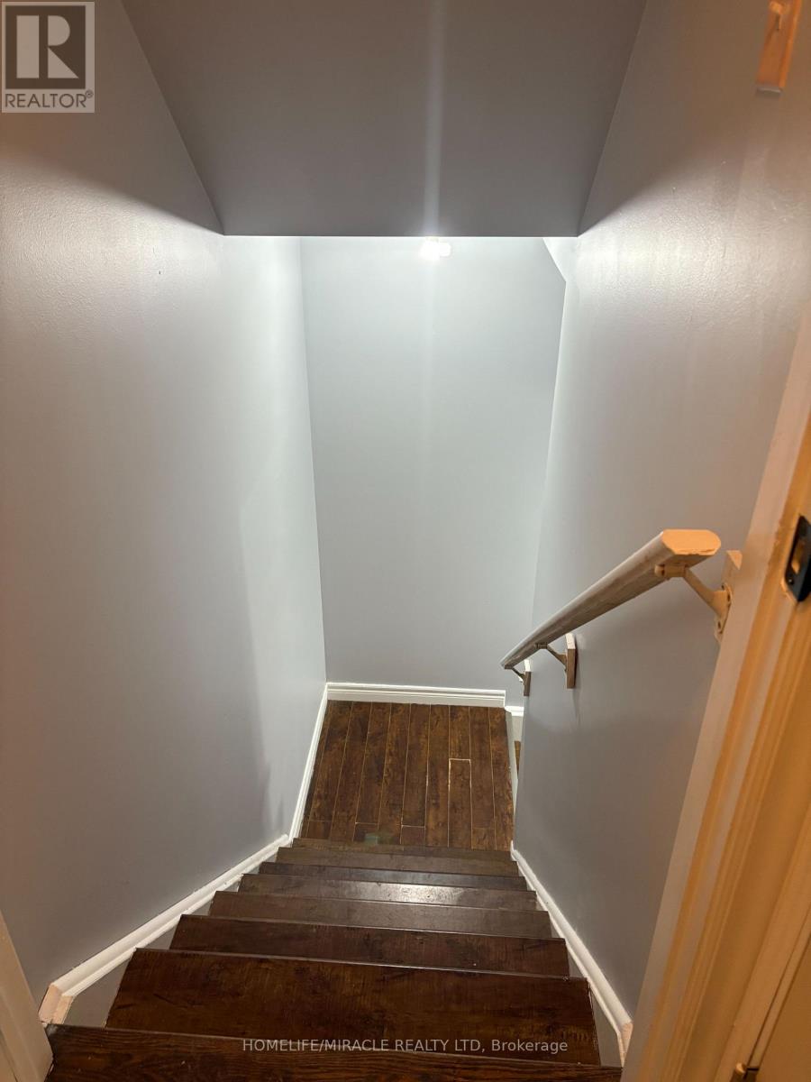 44 Altura Way, Brampton, Ontario  L6P 1A4 - Photo 3 - W12653224