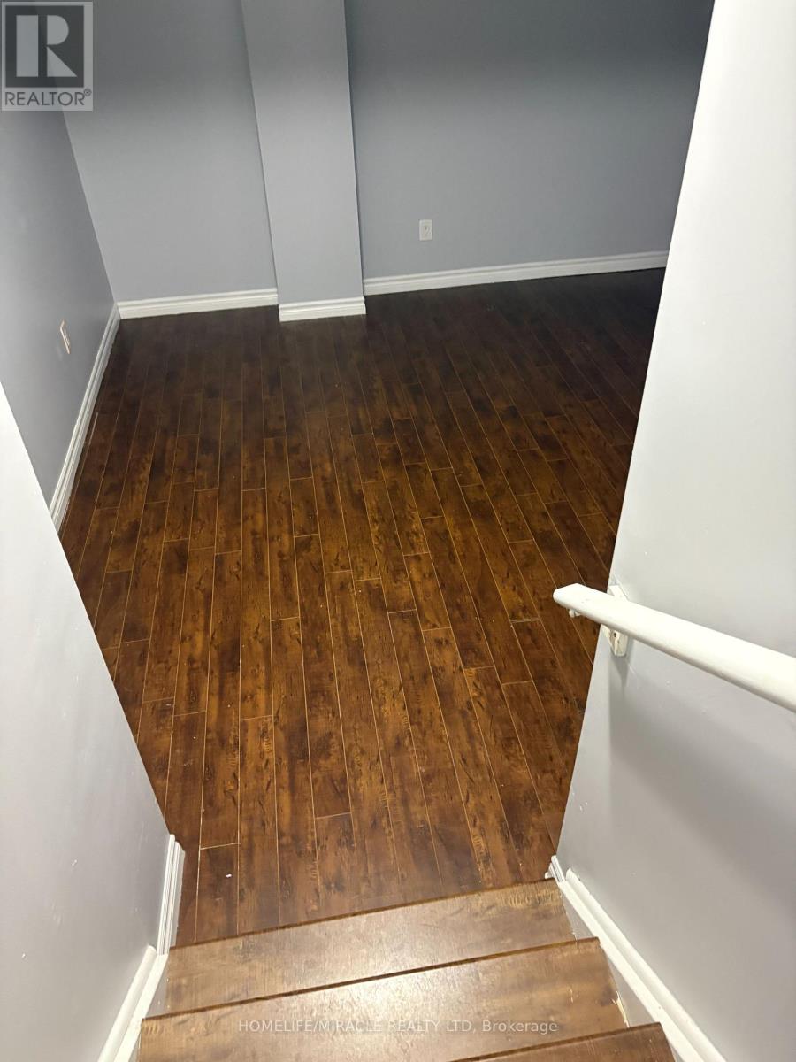 44 Altura Way, Brampton, Ontario  L6P 1A4 - Photo 4 - W12653224