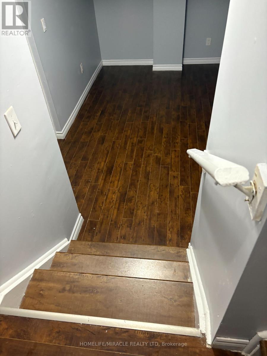 44 Altura Way, Brampton, Ontario  L6P 1A4 - Photo 5 - W12653224