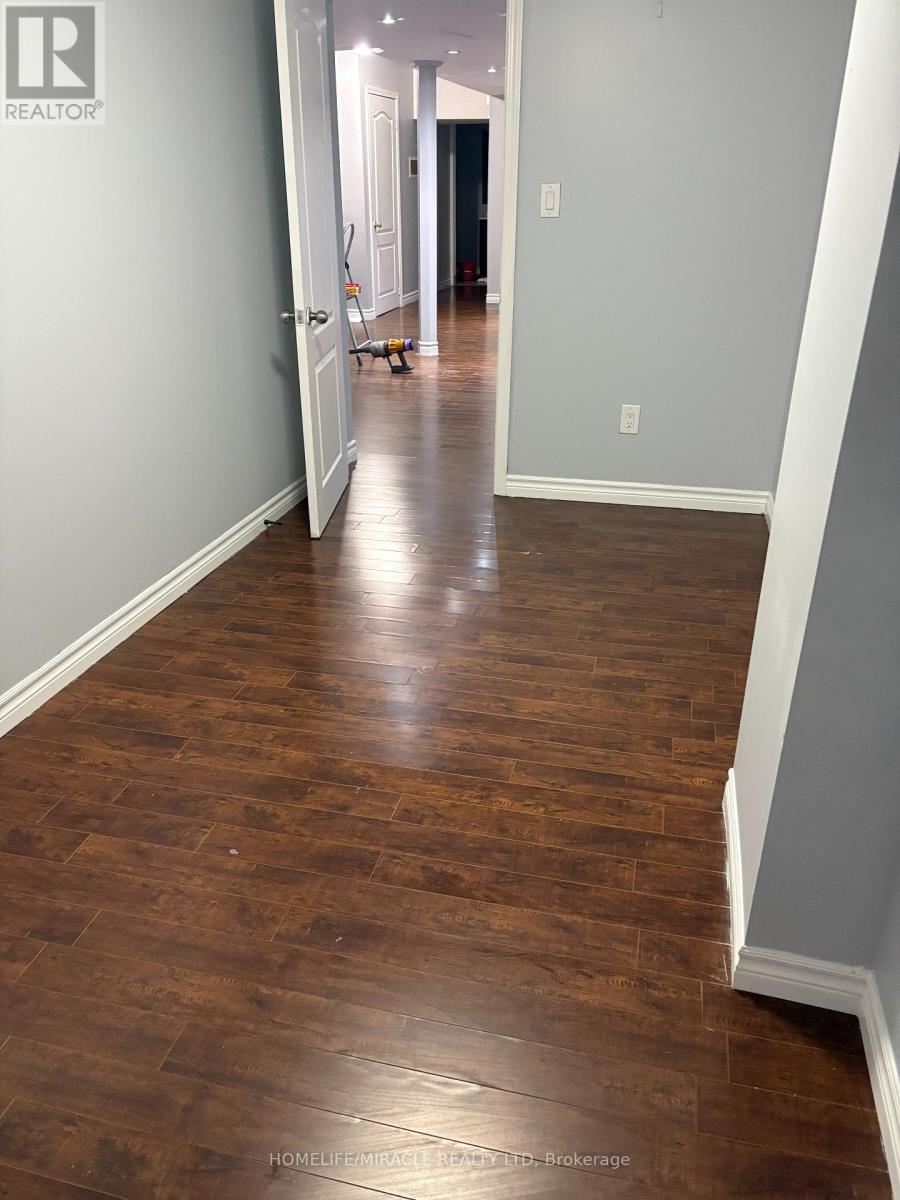 44 Altura Way, Brampton, Ontario  L6P 1A4 - Photo 9 - W12653224