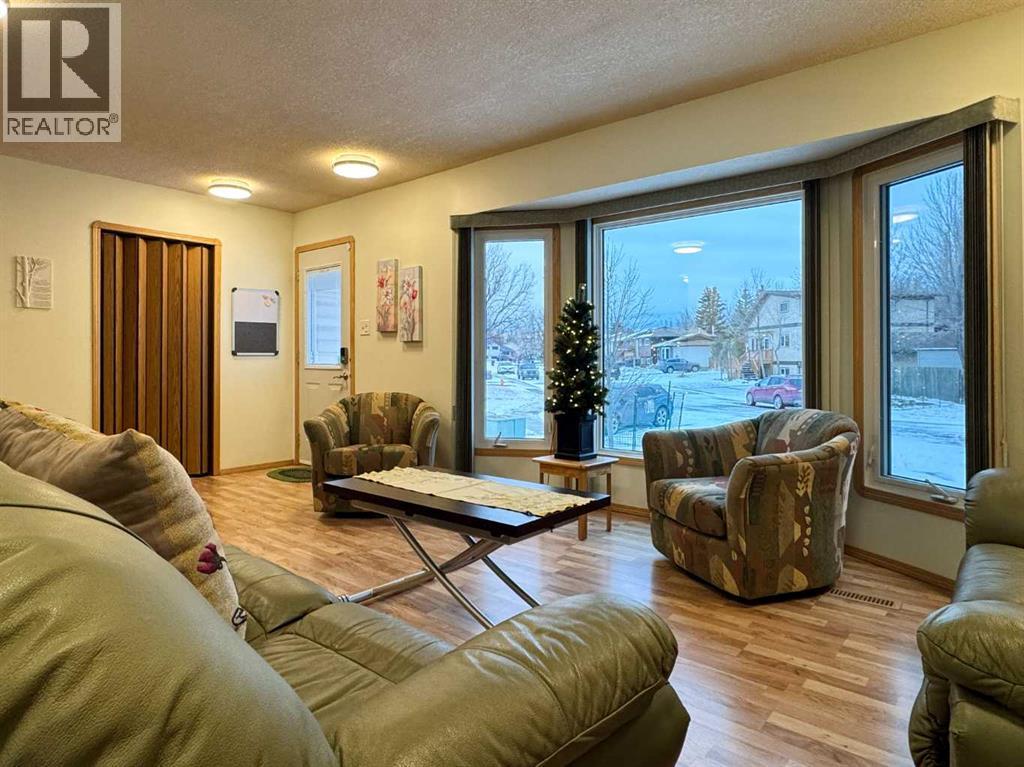 11 Princeton Road W, Lethbridge, Alberta  T1K 5A1 - Photo 8 - A2275434