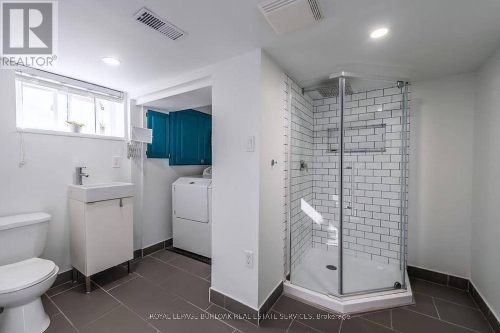 Lower - 257 East 17th Street, Hamilton, Ontario  L9A 4M6 - Photo 10 - X12653230