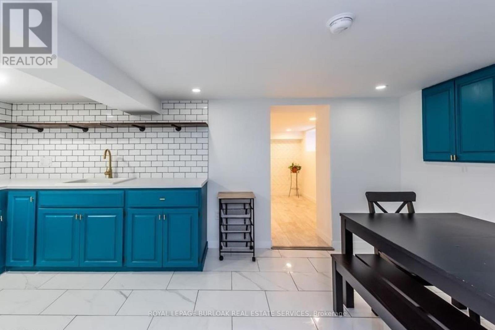 Lower - 257 East 17th Street, Hamilton, Ontario  L9A 4M6 - Photo 3 - X12653230